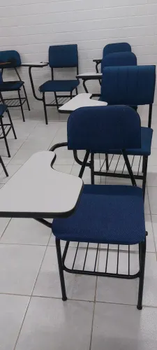 OPORTUNIDADE: CADEIRAS UNIVERSITÁRIAS ESTOFADAS USADAS