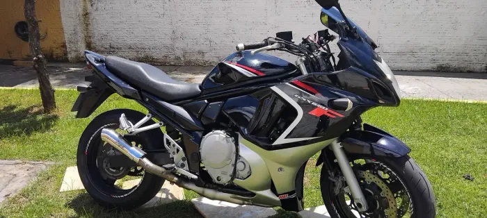 Gsx650f  super conservada 