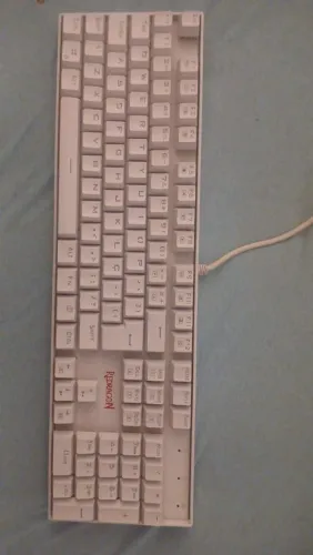 Teclado Redragon seminovo, usei muito pouco, RGB, 100%, funcionando tudo perfeitamente
