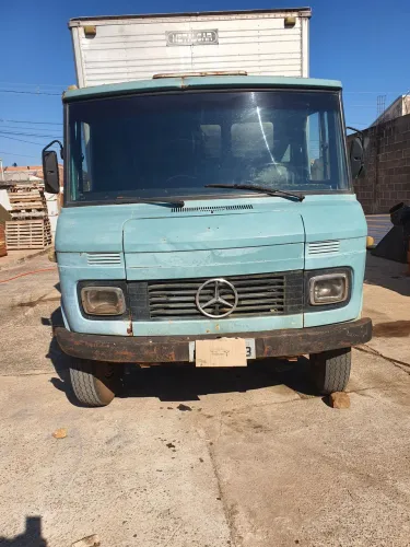 Mercedes 608 ano 86.