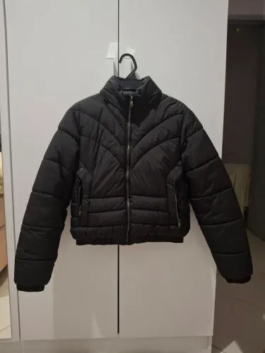 Jaqueta forrada, super quente Tamanho G/ veste M/G em ótimo estado.