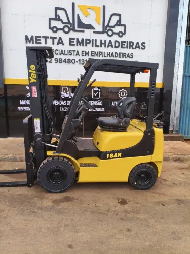 Empilhadeira a venda