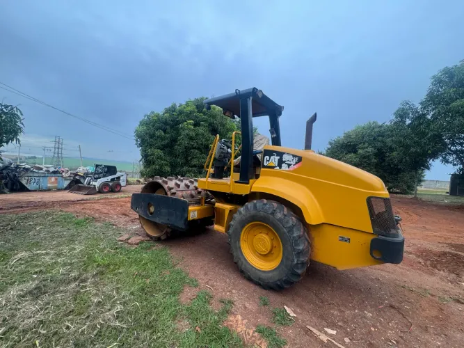 Equipamento para Locação Rolo compactador liso/kit pata