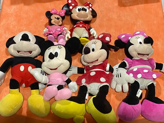 1 boneco Mickey + 5 bonecas Minie