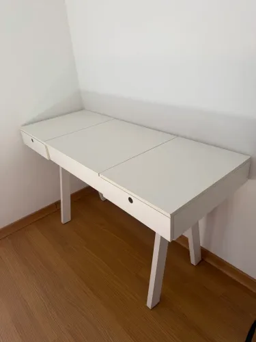 Escrivaninha com espelho e 2 gavetas