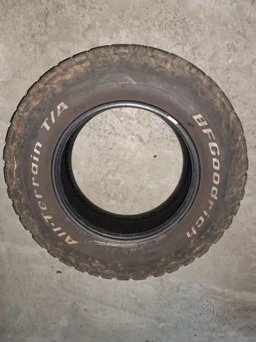Pneus 225/75 R16 BF Goodrich e Scorpion Pirelli