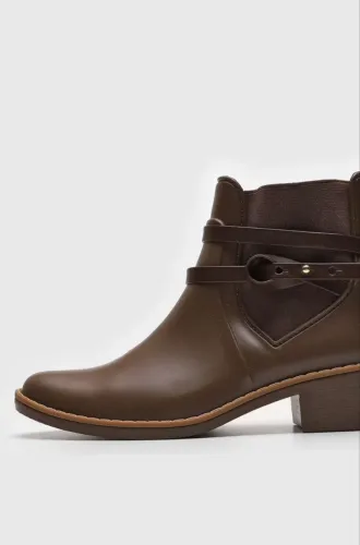 Bota Chelsea Colcci Cano Baixo Tiras Marrom
