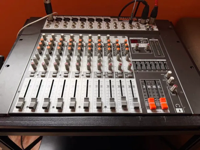 Mesa de som 12 canais SoundCrafit