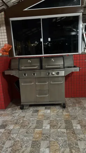 CHURRASQUEIRA A GÁS