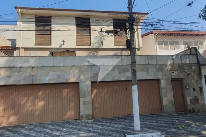 Sobrado à venda na Aclimação.