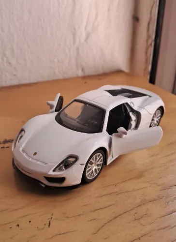 miniatura porsche 918 spyder branca
