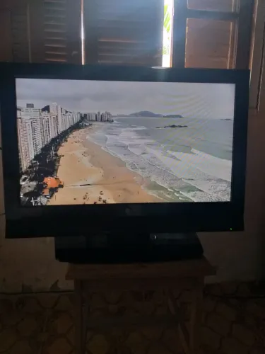 Vendo TV / MONITOR 32Pol R$ 300,00