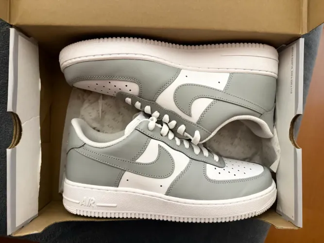 Tênis Nike Air Force 1 Branco/Cinza
