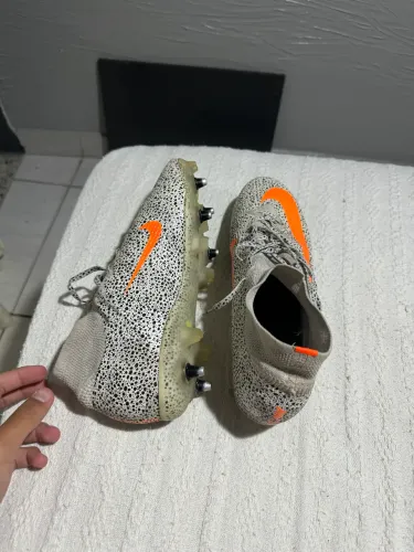 CHUTEIRA NIKE TRAVA MISTA MERCURIAL SUPERFLY 7 SAFARI