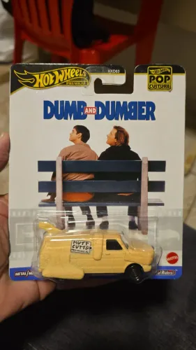 Hot Wheels Premium Dumb e Dumber