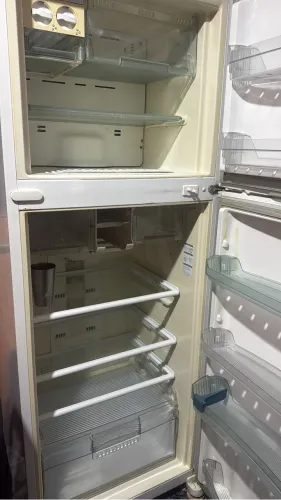 Vendo geladeira! Top pra levar hj 650 enorme !!! Só to me desfazendo pq comprei outra