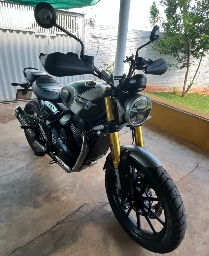 Triumph Scrambler 400X perfeita