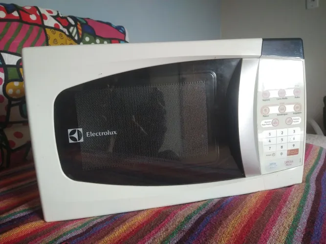 Micro-ondas Electrolux com defeito