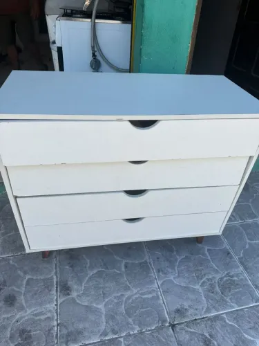 Cômoda com gaveta