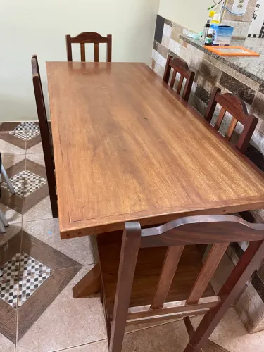 VENDO MESA DE MADEIRA 6 LUGARES