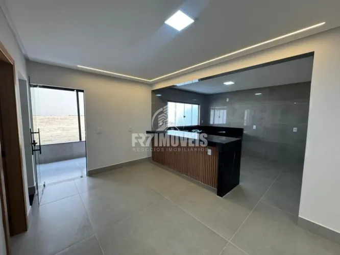 Casa com quintal amplo no Setor Água Branca - Goiânia GO