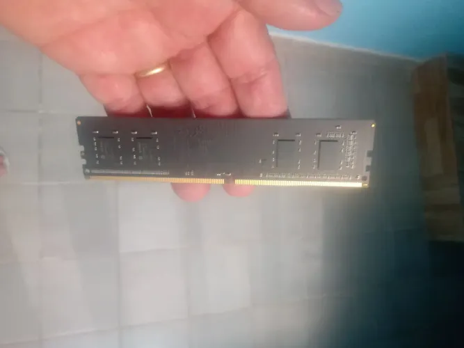 Memoria ddr4 4gb novinha