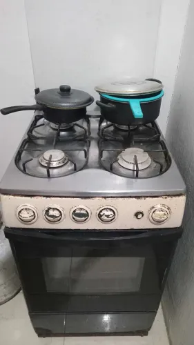 Vendo fogão funcionando normalmente