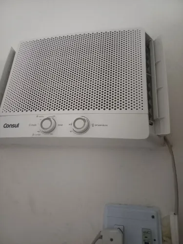 Vende-se ar- condicionado.