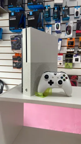 Xbox one s - HD 500g - 1 controle - 2 jogos - Garantia 90 dias