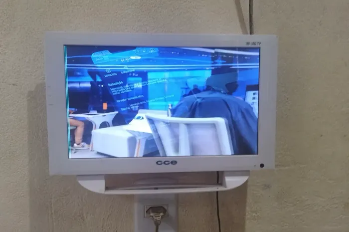 Tv cce 14 polegadas toda boa