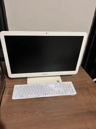 Computador All-in-One Samsung Core i3 | Tela 21.5" Full HD | Usado em boas condições