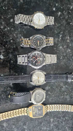 6  relogios vários citizen e um antigo para arrumar 