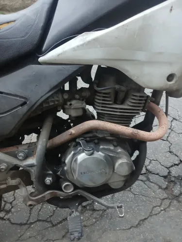 Vendo MOTO HONDA NXR/125 BROS ES ANO 2003 ,MOTO ESTÁ  COM O MOTOR BATIDO  