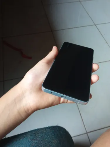 Celular Samsung a06 usado 