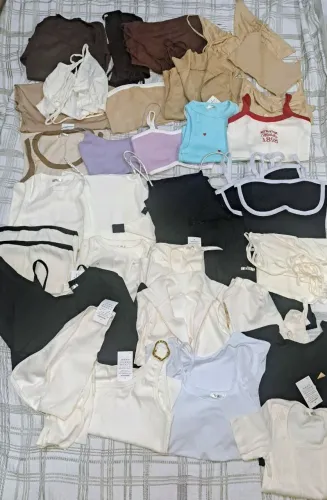 Lote de roupas femininas novas para revenda - 42 peças