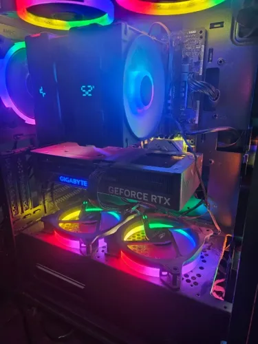 RTX 4070 Gigabyte Eagle OC 12GB Triple Fan usada - excelente estado