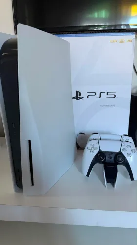 PlayStation 5 com leitor mídia física, dois controles