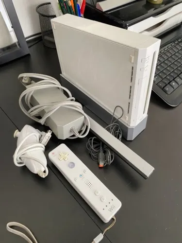 Nintendo Wii + Wii Remote + HD 500gb com 100 jogos