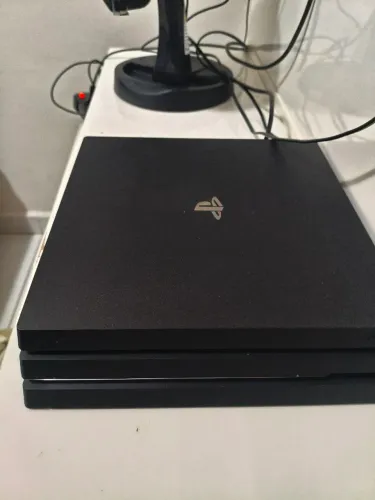 PS4 PRO 1tb 2 controles (PLAYSTATION 4 PRO)