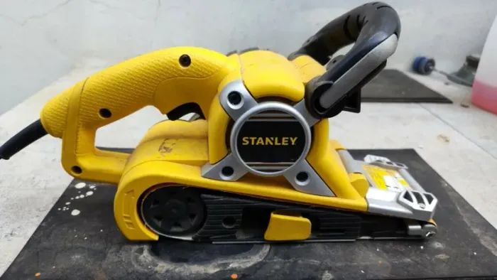 Lixadeira de cinta Stanley