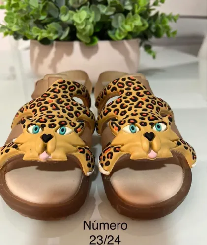 Melissa onça 23/24 nova na caixa