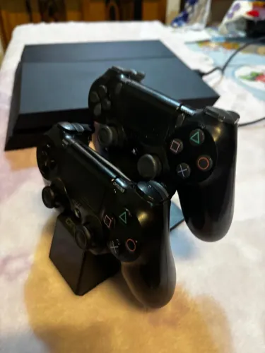 PS4 Slim 500gb + 2 controles 