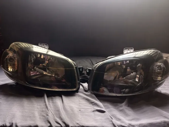 Farol máscara negra Uno Fiorino modelo Evo