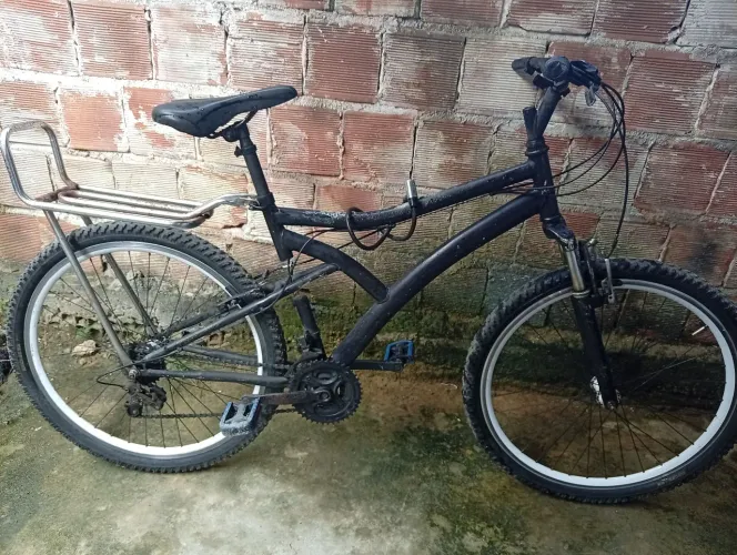 Bicicleta aro 26 com marcha 