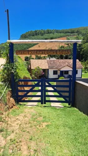 Chácara ,2.500 m² com casa de 4 quartos, em Araguaína - Es