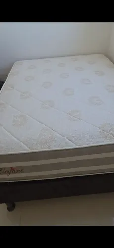 Vendo Cama Box + colchão Casal