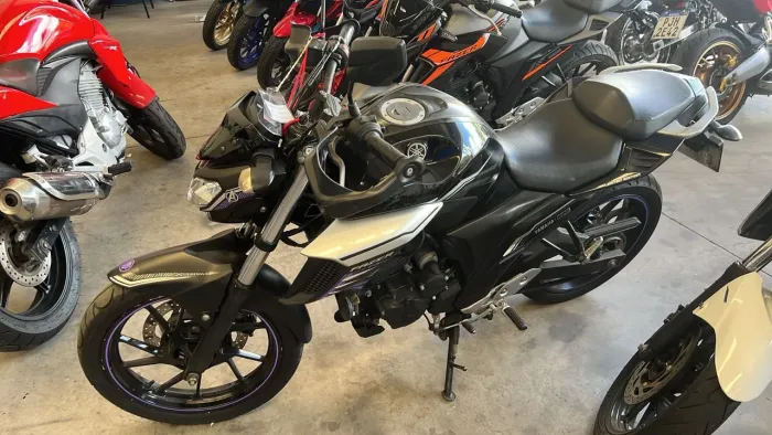 FZ25 2021 muito novinha