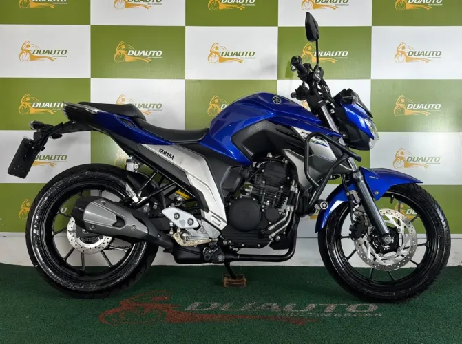 FZ25 2021 250 FAZER COM 17.000KM RODADOS JÁ POSSUI PROTETOR DE MOTOR E CARENAGEM