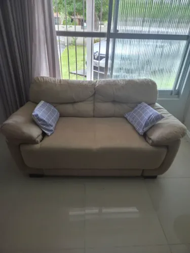 Sofá na Cor Bege