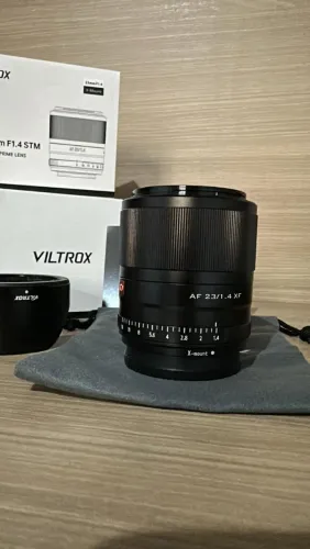 Lente Viltrox AF 23mm f/1.4 STM com montagem X-Mount para câmeras APS-C da Fujifilm